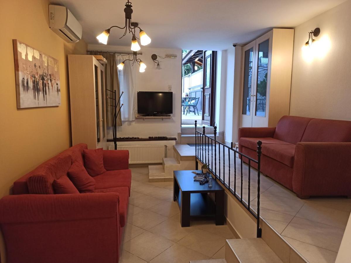 To Agioklima Hotel Янина Екстериор снимка