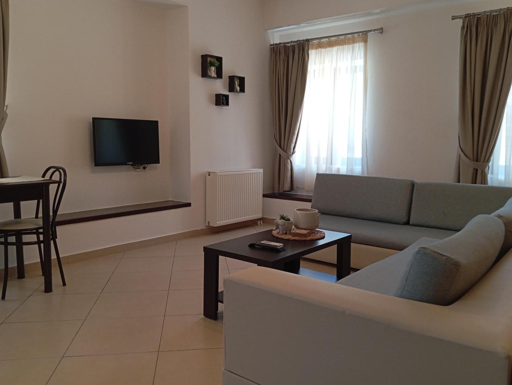 To Agioklima Hotel Янина Екстериор снимка